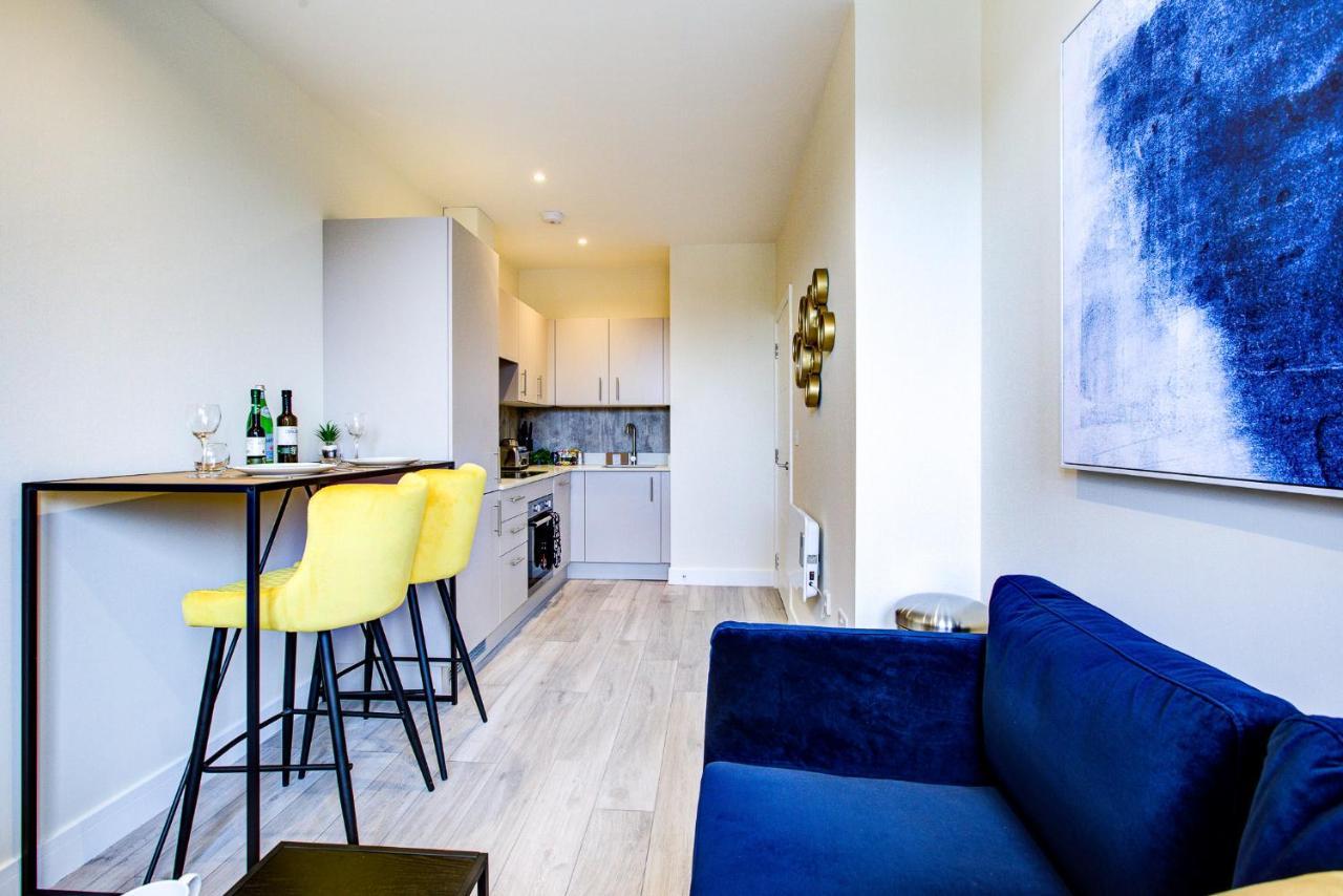 Hybrid Resi - London, Sutton With Onsite Car Parking Apartment Cheam ภายนอก รูปภาพ