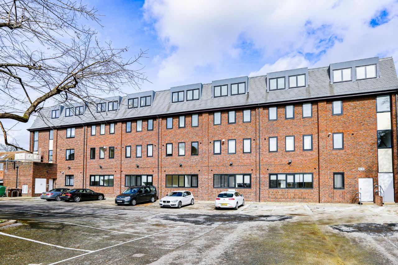Hybrid Resi - London, Sutton With Onsite Car Parking Apartment Cheam ภายนอก รูปภาพ