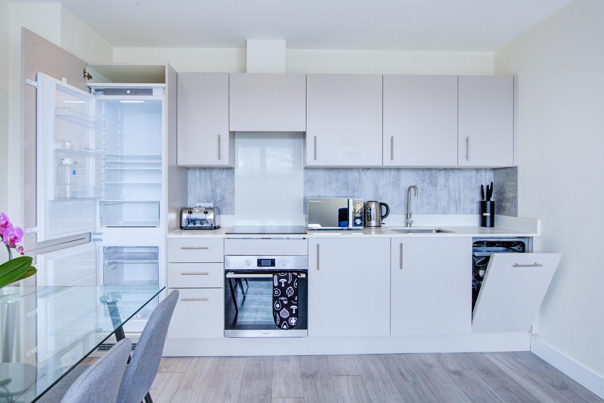 Hybrid Resi - London, Sutton With Onsite Car Parking Apartment Cheam ภายนอก รูปภาพ